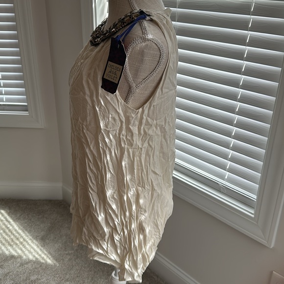 Cute jeweled top. NEVERWORN. - Picture 7 of 8